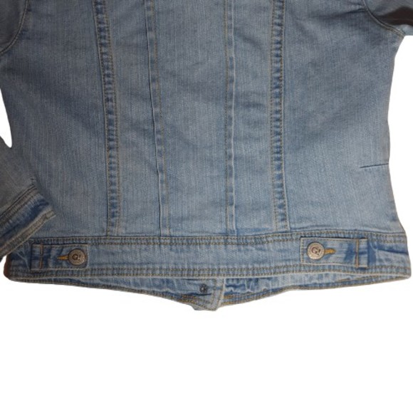 Size 10 Vintage Look Light Blue Denim Jacket Pockets - Picture 9 of 15